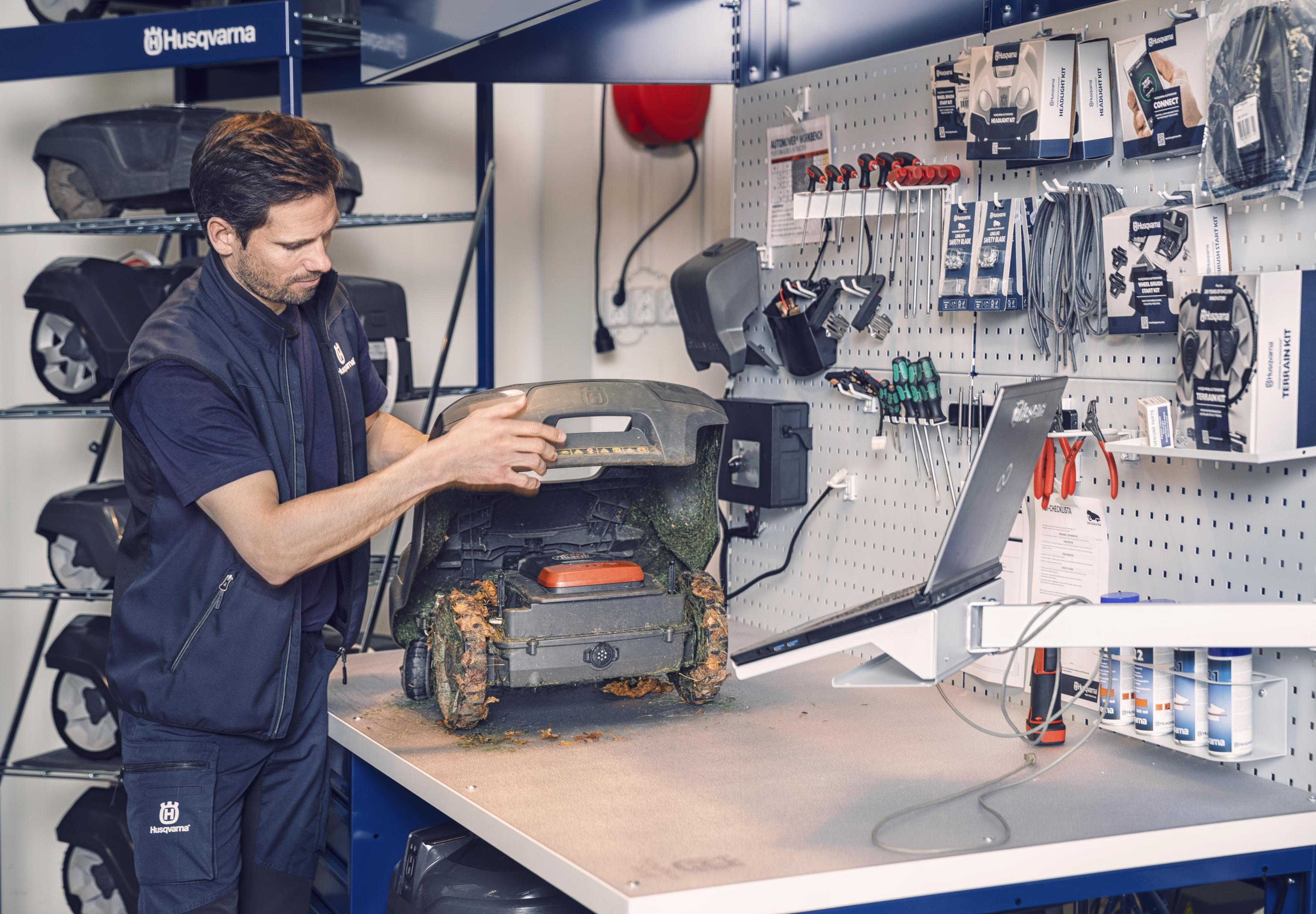 Mähroboter Husqvarna zur Reparatur Wartung Winterservice bei Motorgeräte Hagenah